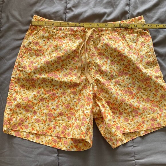 LL Bean  Flowered Shorts (10) (All of my clothing is $5/$10) - Picture 2 of 4